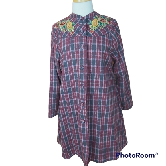 VINTAGE plaid woolblend coat capestyle size medium belt shape - Picture 3 of 13